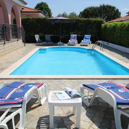 Semesterbostad Nel Rosa *